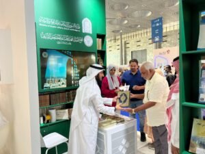 ركن وزارة الشؤون الإسلامية يهدي قرابة 5000 نسخة من المصحف الشريف لزوار معرض الدوحة الدولي للكتاب
