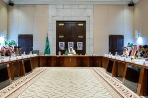 نائب أمير الرياض يرأس اجتماع اللجنة الأمنية بالمنطقة