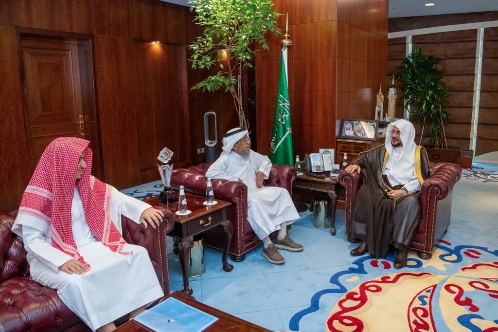 وزير الشؤون الإسلامية يستقبل الفائز الأول بالمسابقة الدولية الثانية لتلاوة القرآن الكريم وحفظه بكازخستان