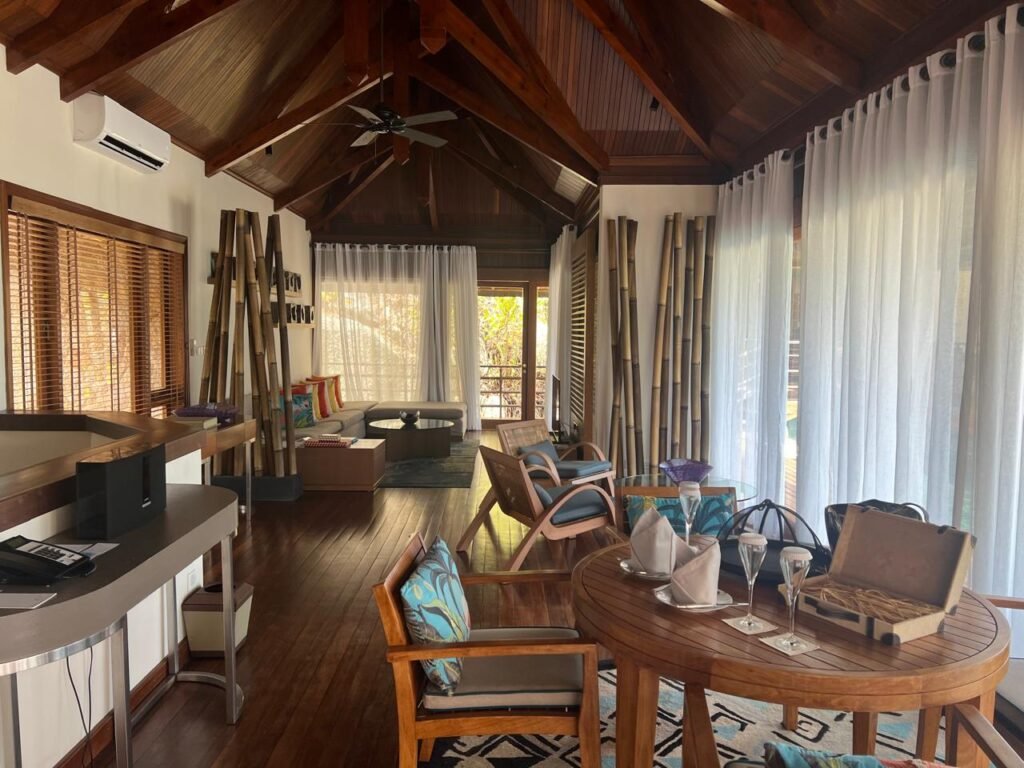 منتجعات “كونستانس” “ايفيليا” و “ليموريا” في سيشل حيث تلتقي الفخامة بالاستدامة في قلب الطبيعة