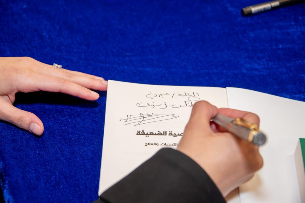 حضور لافت في حفل توقيع كتاب "الشخصية الضعيفة" للكاتبة عزة الغامدي