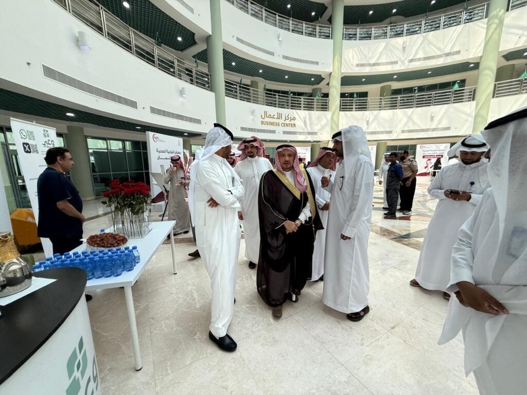 فريق وعي لصحة المجتمع بجازان يشارك بركن توعوي في معرض التوعية الصحية كلية الأعمال بجازان