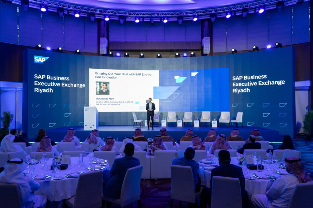 تتسم بالامتثال الكامل لسيادة البيانات ... السعودية الأولى في العالم باستضافة شبكة أعمال "إس إيه بي" للقطاع العام