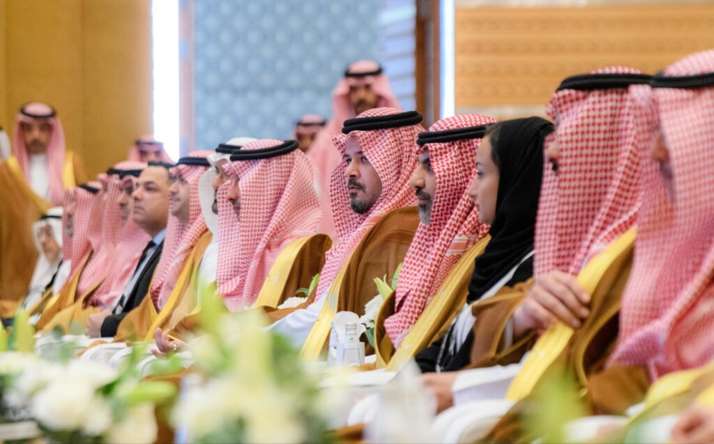 أمير المدينة المنورة يرعى ورشة عمل تنمية المحتوى المحلي للقطاع السياحي بحضور وزير السياحة