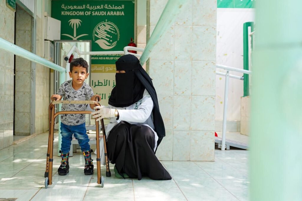 بدعم من مركز الملك سلمان للإغاثة.. مركز الأطراف الصناعية في عدن يُقدم خدماته لـ(421) مستفيدًا خلال شهر أكتوبر الماضي