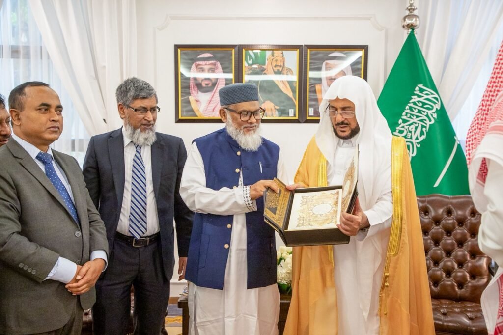 وزير الشؤون الإسلامية يستقبل وزير الشؤون الدينية في جمهورية بنجلاديش الذي يزور المملكة حالياً