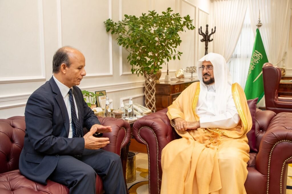 وزير الشؤون الإسلامية يستقبل في مكتبه بجدة اليوم، مدير مكتب مؤسسة الأهرام الصحفية بالمملكة
