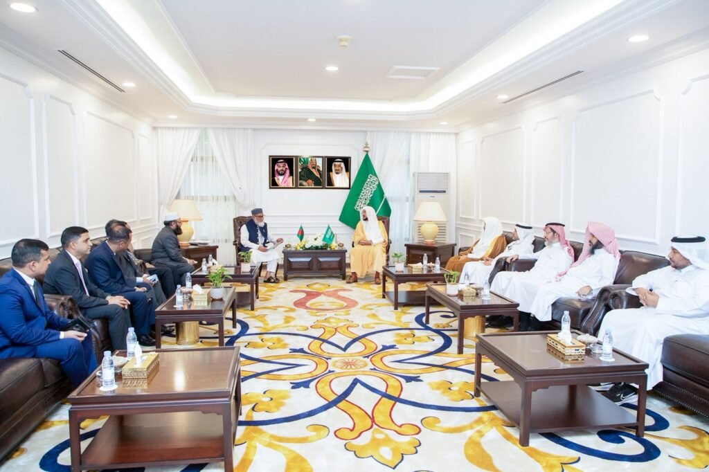 وزير الشؤون الإسلامية يستقبل وزير الشؤون الدينية في جمهورية بنجلاديش الذي يزور المملكة حالياً