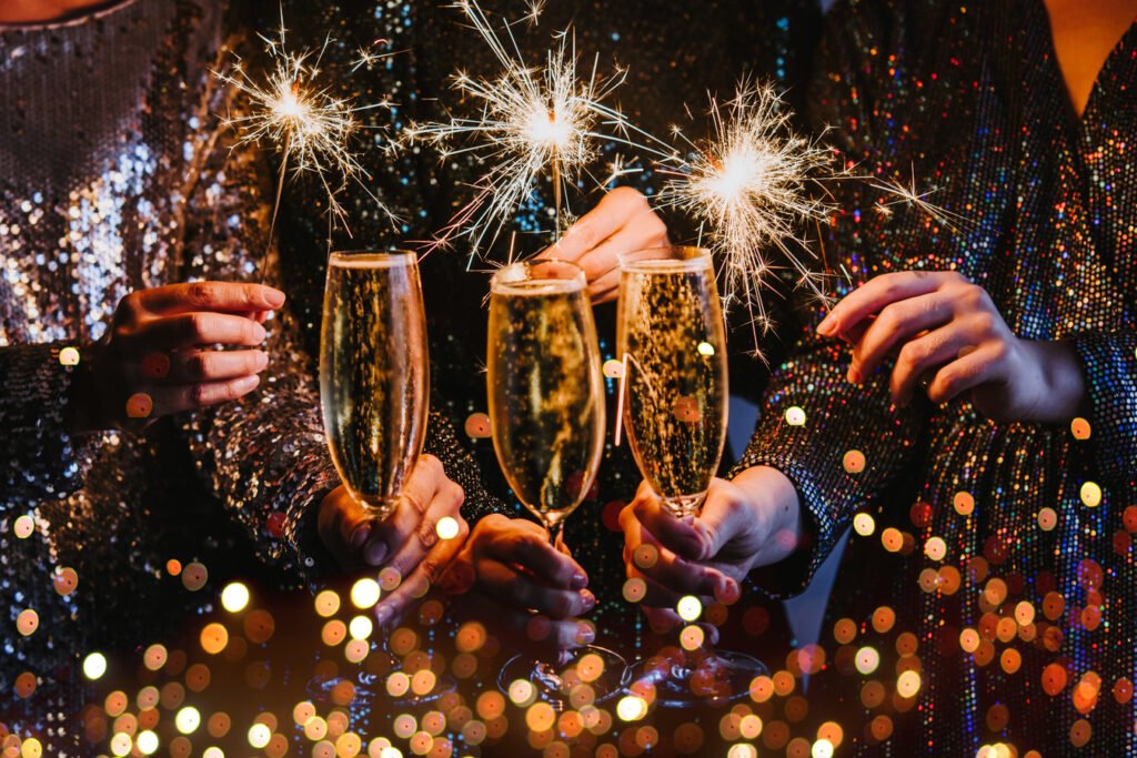 موسم يفيض بالسحر واللحظات الآسرة: فنادق أكور في دبي ديرة ودبي الحي الذهبي تحوّل قلب دبي القديمة إلى عالم من العجائب احتفالاً بالأعياد