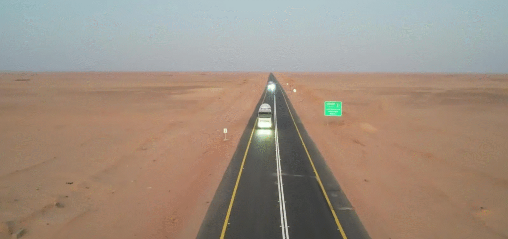 البرنامج السعودي لتنمية وإعمار اليمن يُنجز 91 كيلومترًا من مشروع توسعة وإعادة تأهيل طريق العبر