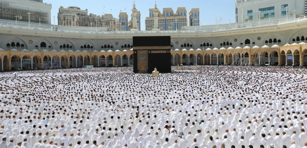 إمام وخطيب المسجد الحرام الشيخ أسامة خياط : القول الحسن والكَلِمُ الطيب، أدبٌ عالٍ أخذ الله به عباده جميعًا