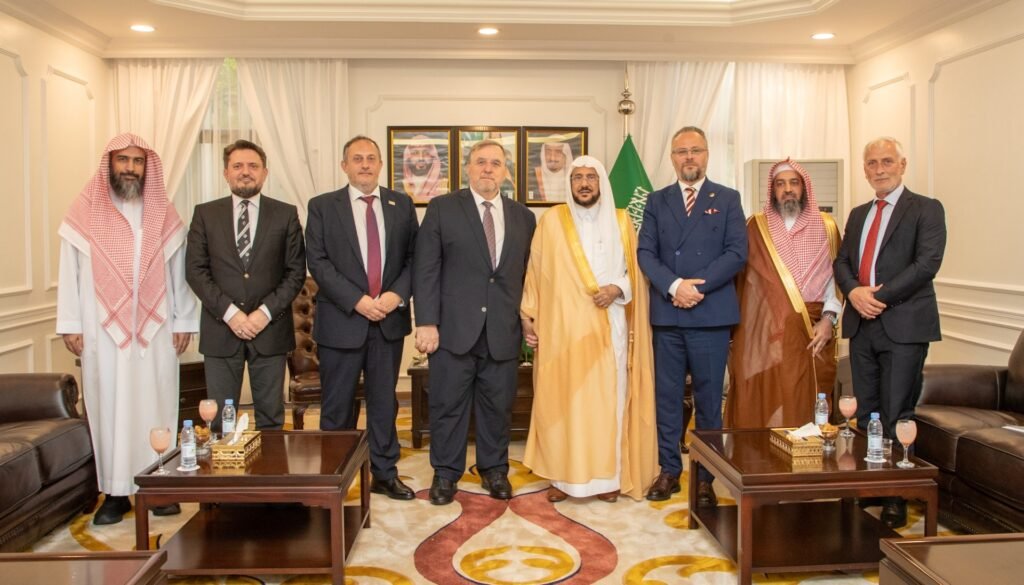 معالي وزير الشؤون الإسلامية يستقبل المفتي العام ورئيس المشيخة الإسلامية بجمهورية كوسوفو بجدة