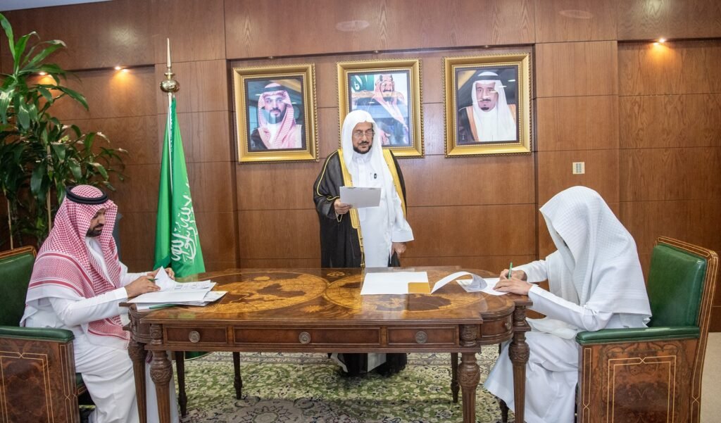 وزير الشؤون الإسلامية يشهد توقيع آخر 8 عقود للتوظيف … والوزارة تعلن اكتمال توظيف 60 ألف مواطن ومواطنة ضمن الخطة الوطنية خلال أربعة سنوات عمل فعلية