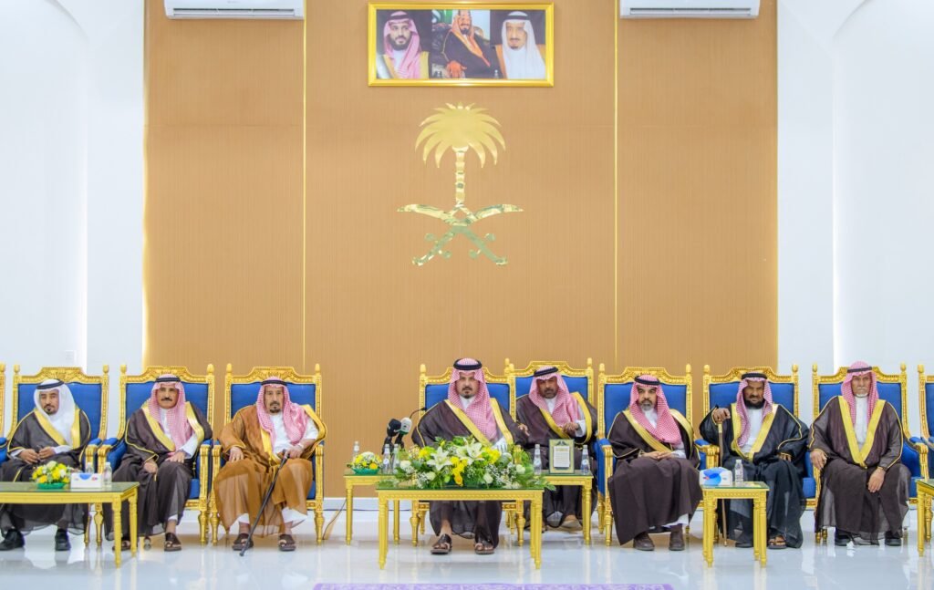 أمير منطقة المدينة المنورة يزور محافظة المهد ويرأس اجتماع المجلس المحلي