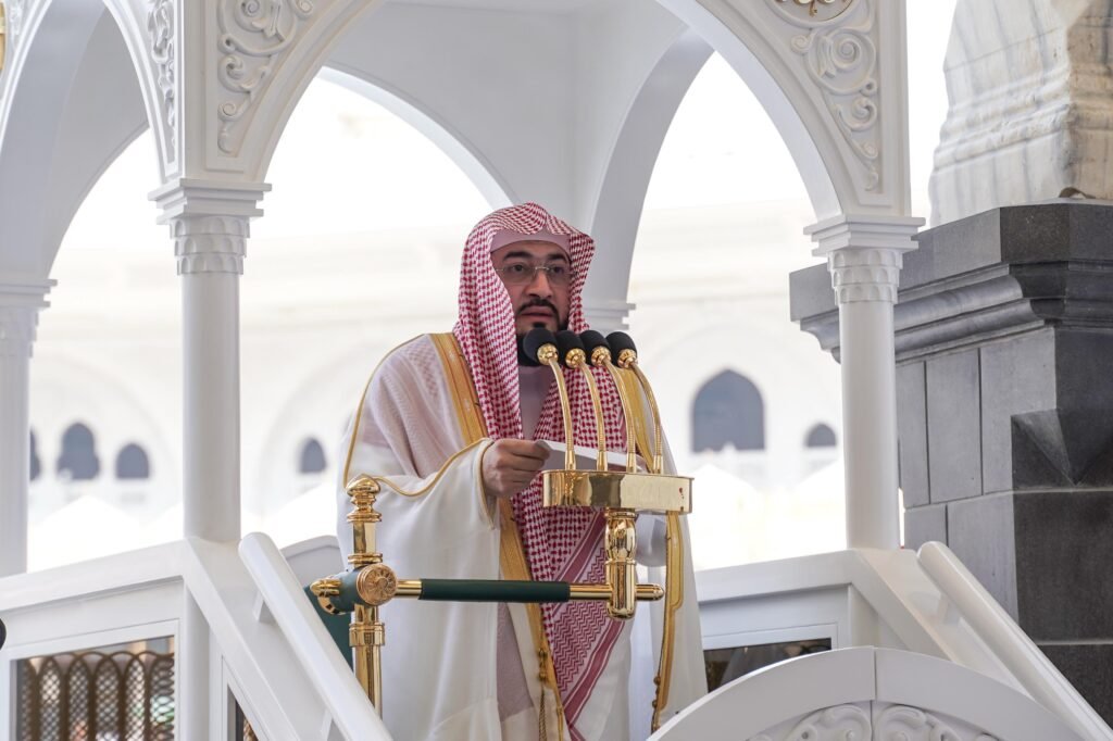 إمام وخطيب المسجد الحرام : اعتياد المعاصي دليل خذلان وحرمان وابتعاد عن رحمة الله