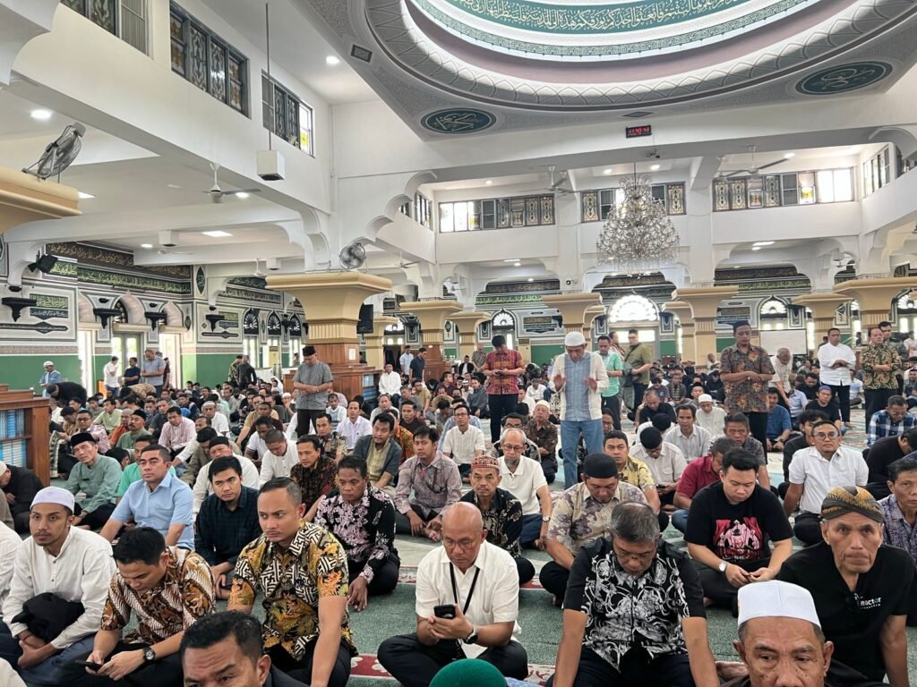 وزارة الشؤون الإسلامية تقيم خطبة الجمعة في جامع الأزهر بجاكرتا حول فضل كلمة التوحيد وعِظَم نعمة “لا إله إلا الله”