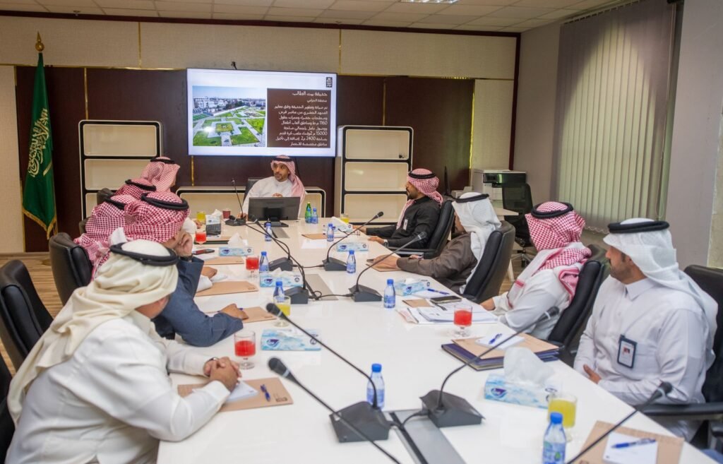 معالي أمين عسير  يزور بلدية بيشة ويتابع سير المشاريع ويلتقي برؤساء بلديات قطاع  شرق عسير 