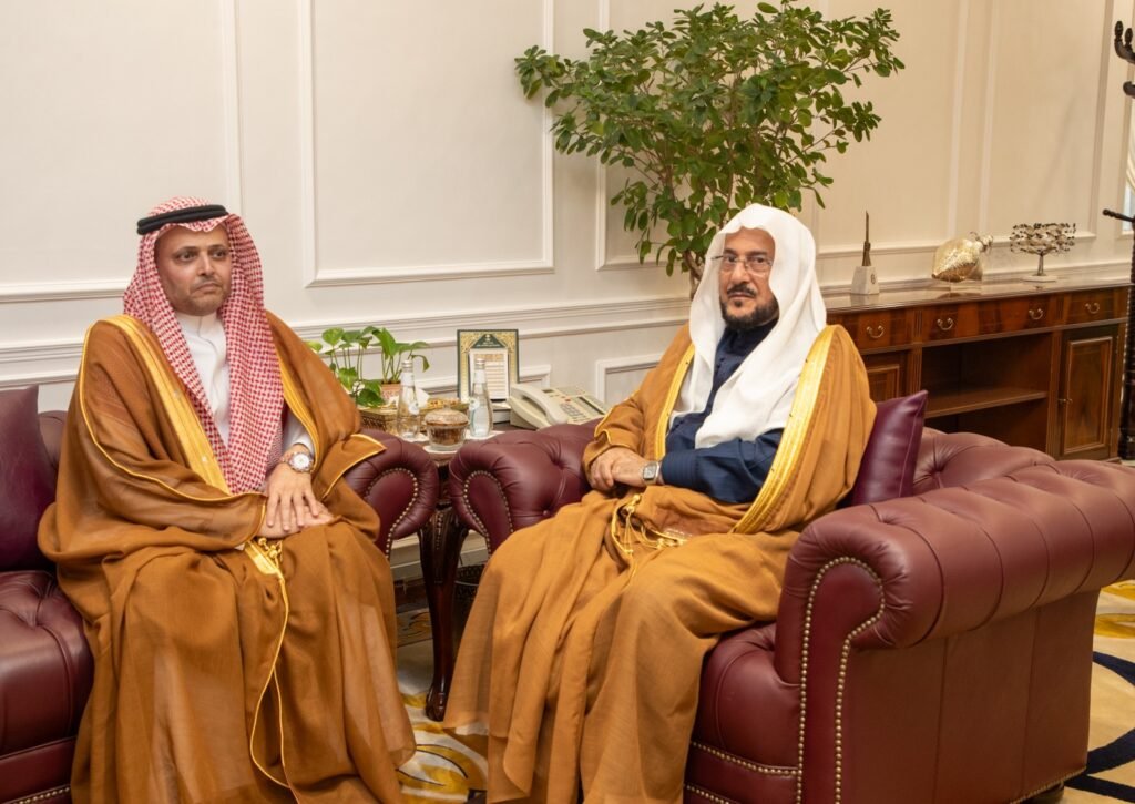 وزير الشؤون الإسلامية يستقبل سفير خادم الحرمين الشريفين المعين حديثاً لدى مملكة ماليزيا