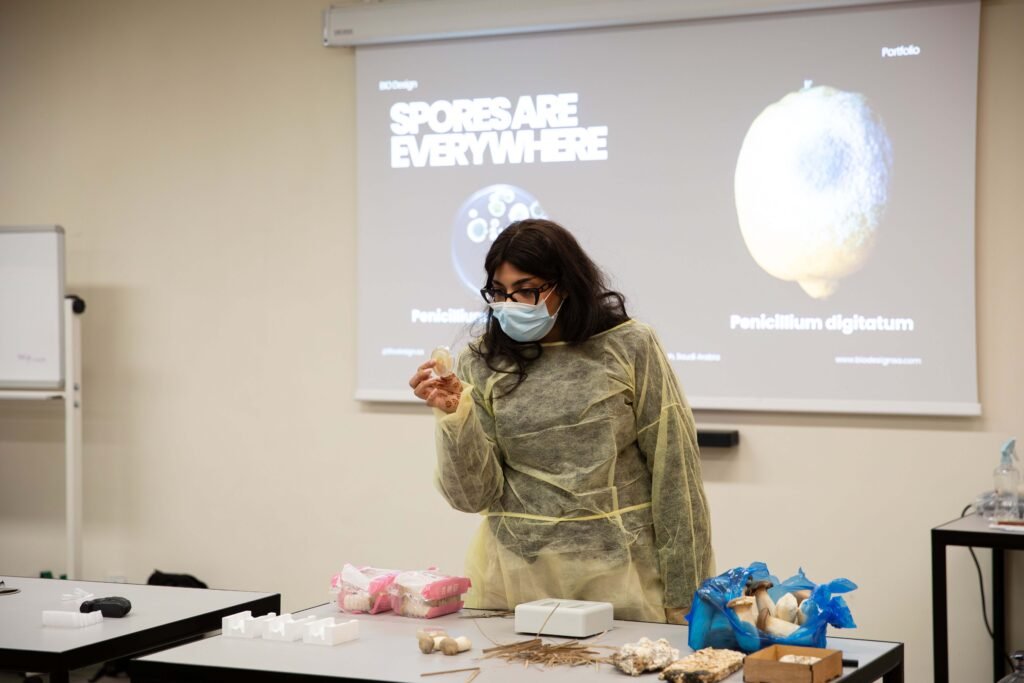 "من الأرض": ورش عمل إبداعية وتدريبية في مركز الدرعية لفنون المستقبل تجمع بين الفن والتكنولوجيا والطبيعة