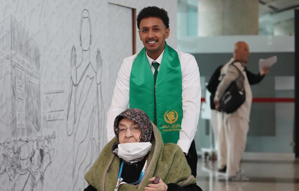 مغادرة أولى رحلات المستفيدين من مبادرة "طريق مكة" من مدينة أنقرة بالجمهورية التركية