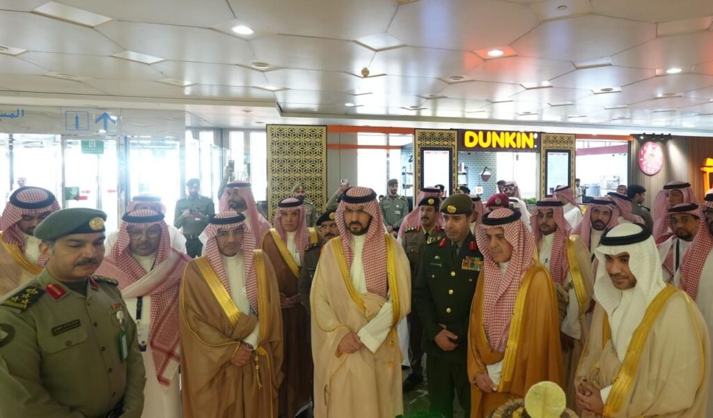بروح العطاء والمسؤولية متطوعو أمانة الشرقية يستقبلون ضيوف الرحمن في مطارات الدمام