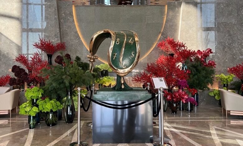فندق فورسيزونز الرياض يكشف عن تحفة فنية فريدة من نوعها لسلفادور دالي بالتعاون مع معرض حوار الفني