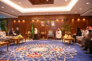 وزير الشؤون الإسلامية يستقبل سفير إيران لدى المملكة