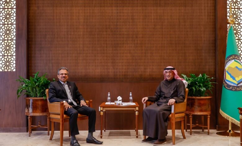معالي الأمين العام لمجلس التعاون يستقبل سفير جمهورية سنغافورة لدى المملكة العربية السعودية