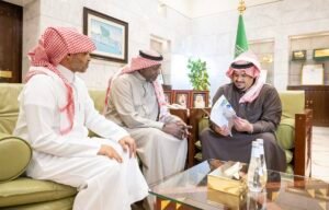 سمو نائب أمير منطقة الرياض يستقبل رئيس مجلس إدارة جمعية أصدقاء لاعبي كرة القدم الخيرية