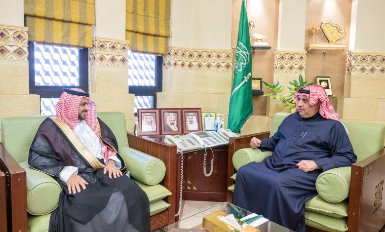 وكيل إمارة الرياض يستقبل مدير فرع الموارد البشرية والتنمية الاجتماعية بالمنطقة