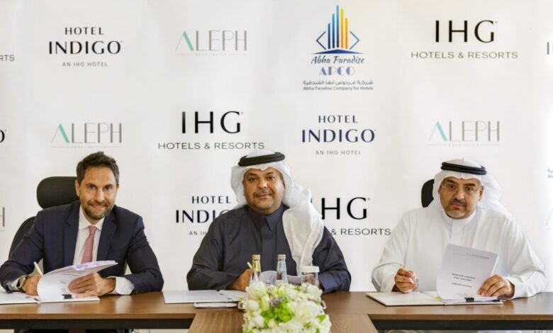 مجموعة فنادق ومنتجعات IHG توسع نطاق محفظتها الفاخرة والخاصة بأسلوب الحياة في المملكة العربية السعودية من خلال إتفاقية جديدة لإفتتاح فندق إنديغو أبها