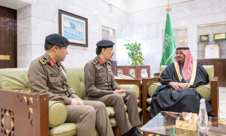 نائب أمير الرياض يستقبل مدير شرطة الرياض ونائبه