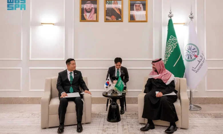 سمو وزير الدفاع يلتقي وزير الدفاع الوطني الكوري ويشهدان توقيع مشروع مذكرة تفاهم في مجال الصناعات الدفاعية