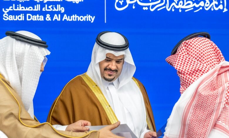 نائب أمير منطقة الرياض يزور (سدايا) ويطّلع على جهودها في مجال البيانات والذكاء الاصطناعي والمدن الذكية