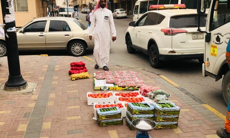 أمانة الشرقية: مصادره أكثر من 3 أطنان خضروات وفواكه من الباعة المخالفين بالجبيل