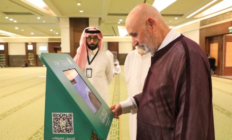 الشؤون الإسلامية تواصل خدماتها التوعوية عبر "الاتصال المرئي" للإجابة على أسئلة ضيوف الرحمن