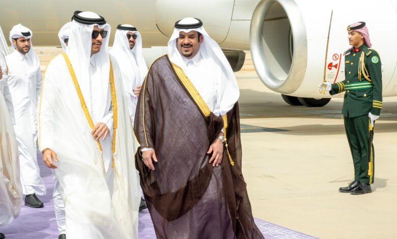 رئيس مجلس الوزراء بدولة قطر يصل إلى الرياض وفي مقدمة مستقبليه نائب أمير منطقة الرياض