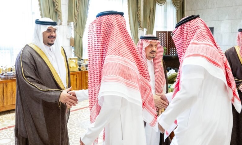 سمو أمير منطقة الرياض يستقبل وكلاء الإمارة المساعدين ومديري العموم وموظفي الإمارة