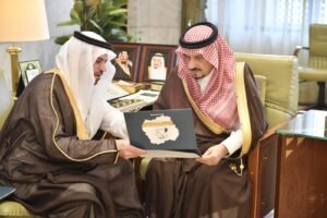 أمير منطقة الرياض يستقبل الأمين العام لجائزة الأمير فيصل بن بندر بن عبدالعزيز للتميز والإبداع