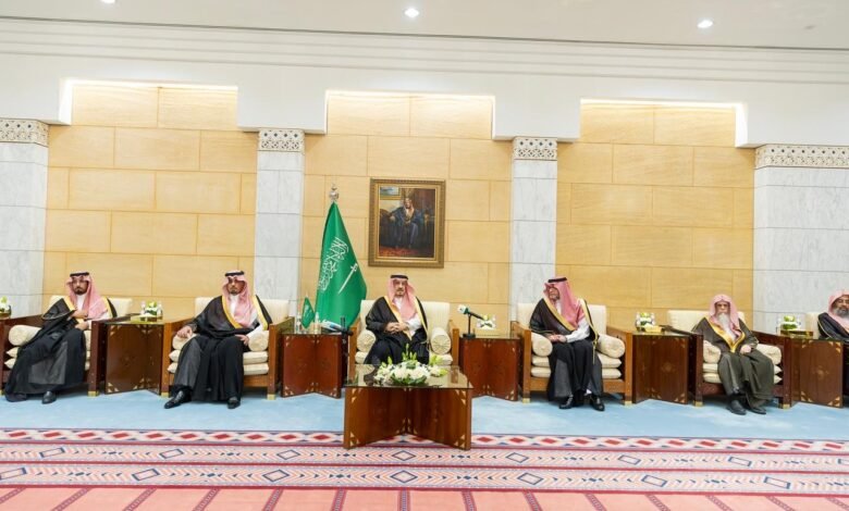 سمو أمير منطقة الرياض يستقبل في جلسته الأسبوعية عددًا من أصحاب السمو والفضيلة والمعالي وأهالي المنطقة