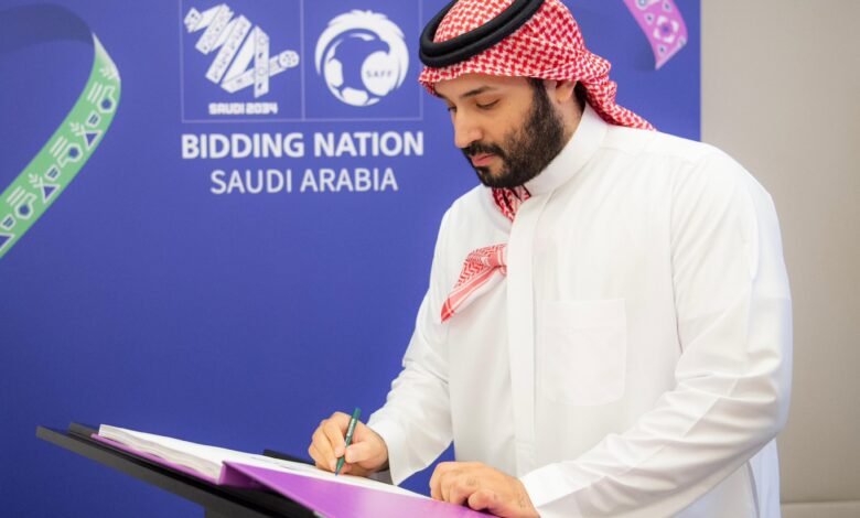سمو ولي العهد يبارك استكمال المملكة للإجراءات النهائية لملف استضافة كأس العالم 2034 ... استعداداً لتسليمه للفيفا