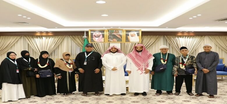 مدير فرع الوزارة بالمدينة المنورة يستقبل الفائزين بمسابقة القرآن الكريم المقامة في إندونيسيا