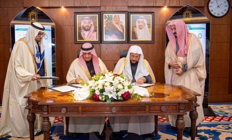 وزارة الشؤون الإسلامية ووزارة التعليم توقعان مذكرة تعاون مشترك في مجال تعزيز الوعي الفكري والانتماء الوطني وتعزيز الوسطية والاعتدال لمنسوبي التعليم