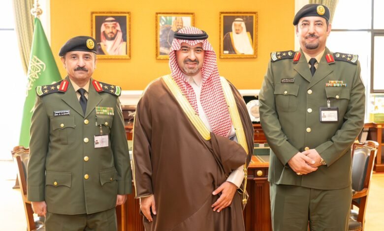 نائب أمير تبوك يستقبل مدير السجون بالمنطقة