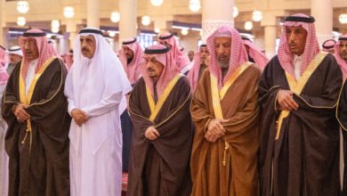سمو أمير منطقة الرياض يؤدي صلاة الميت على صاحب السمو الأمير عبدالعزيز بن خالد بن عبدالله بن محمد آل مشاري آل سعود