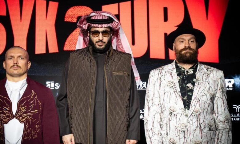 "فيوري" و "أوسيك" يرفعان حدة التحدي قبل النزال التاريخي السبت المقبل