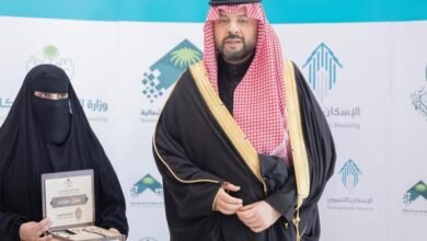 أمير الحدود الشمالية يسلم وحدات سكنية لمستفيدي الإسكان التنموي برفحاء