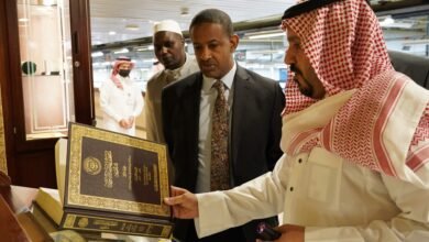 القنصل العام الكيني يزور مجمع الملك فهد لطباعة المصحف الشريف