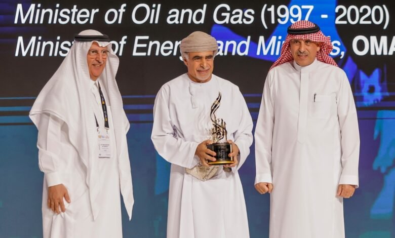 في حفل خاص ضمن فعاليات منتدى جيبكا الثامن عشر تكريم معالي الدكتور محمد الرمحي بجائزة جيبكا للرواد 