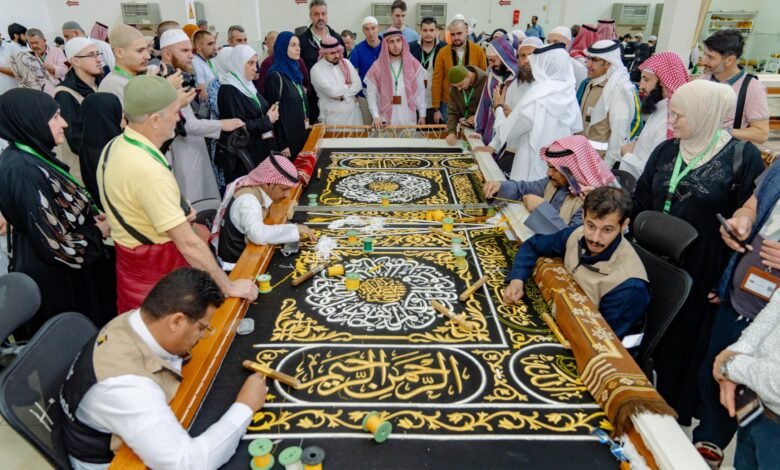 الدفعة الثانية من برنامج ضيوف خادم الحرمين الشريفين للعمرة والزيارة يزورون مجمع الملك عبدالعزيز ومعرض الوحي